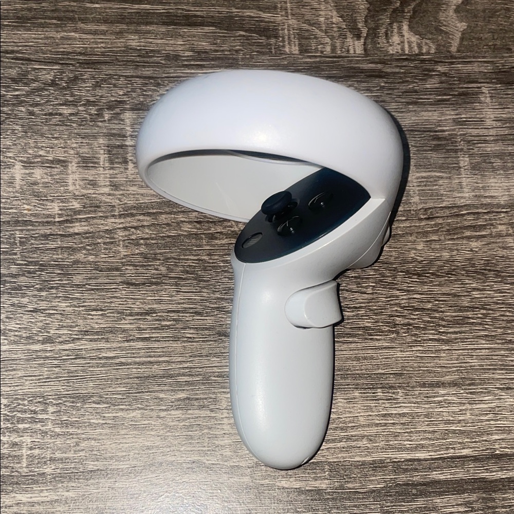 Oculus White VR Controllers - Picture 3 of 5